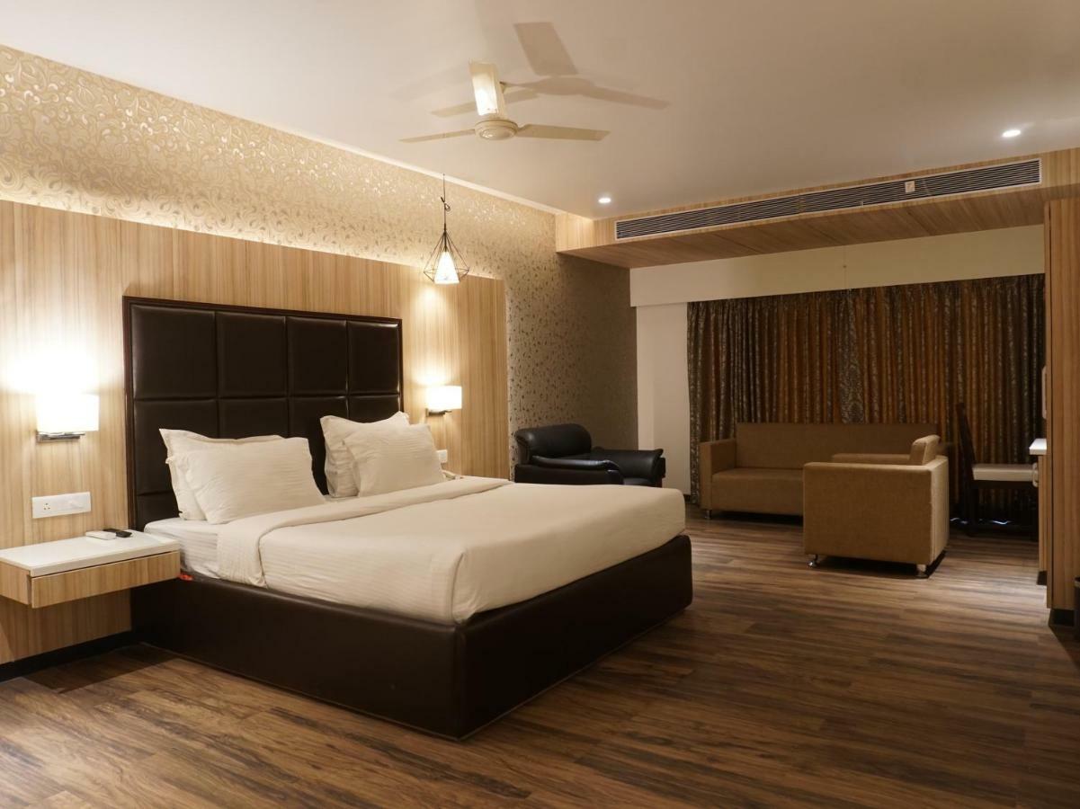 Palette Four Seasons Recreation Resort Jalgaon Экстерьер фото