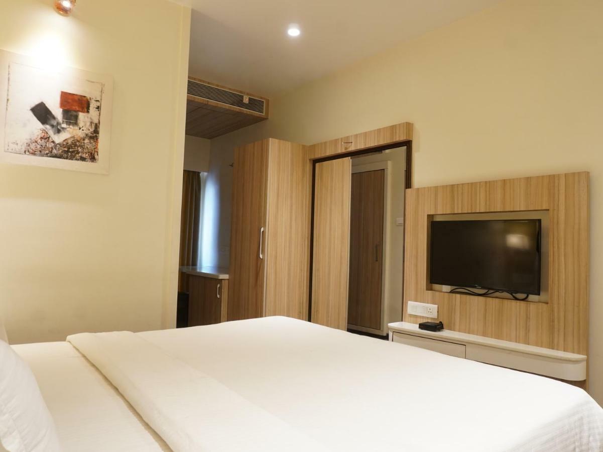 Palette Four Seasons Recreation Resort Jalgaon Экстерьер фото