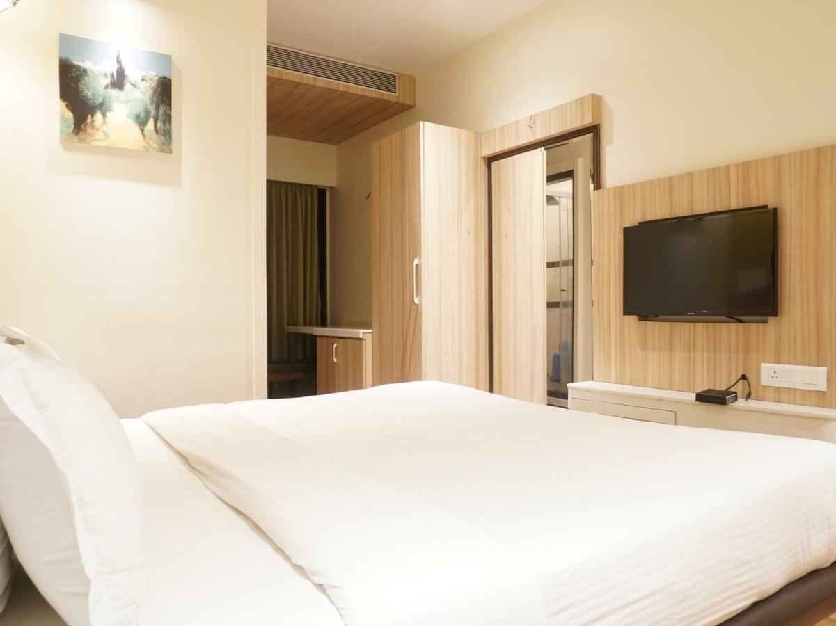 Palette Four Seasons Recreation Resort Jalgaon Экстерьер фото