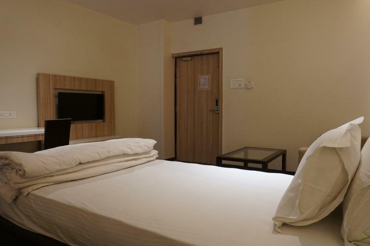 Palette Four Seasons Recreation Resort Jalgaon Экстерьер фото