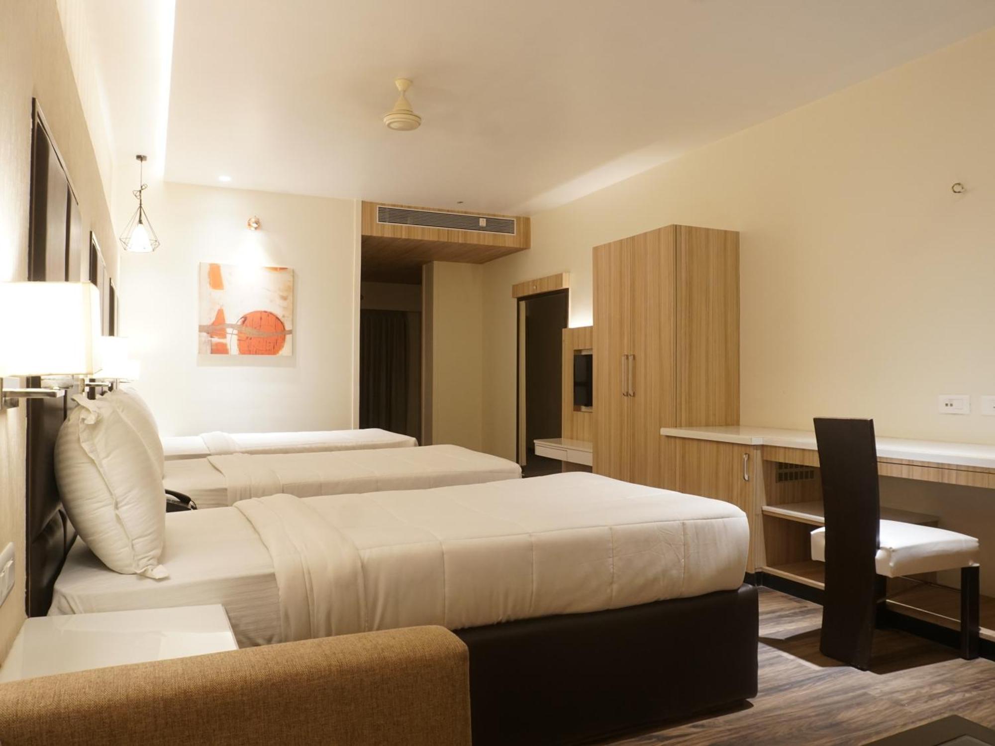 Palette Four Seasons Recreation Resort Jalgaon Экстерьер фото