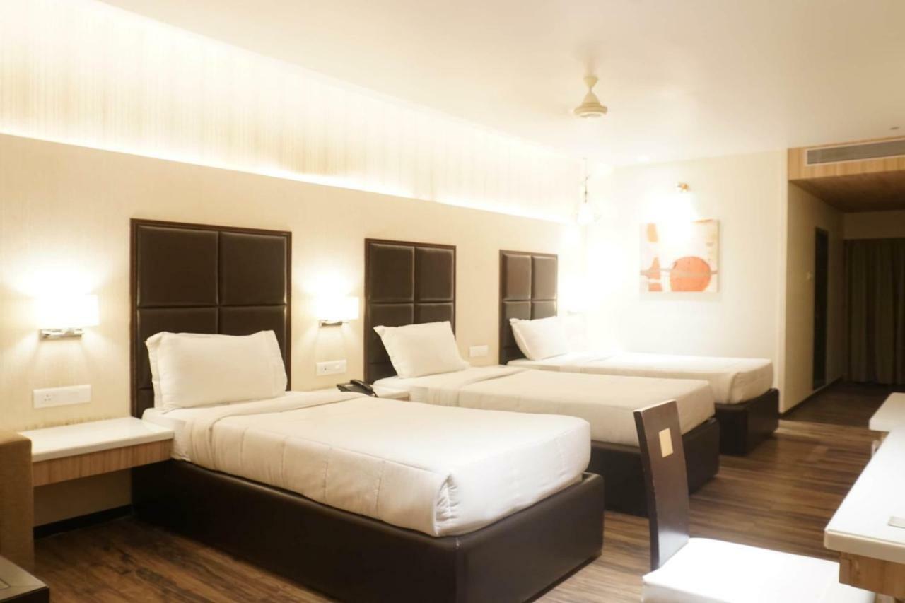 Palette Four Seasons Recreation Resort Jalgaon Экстерьер фото